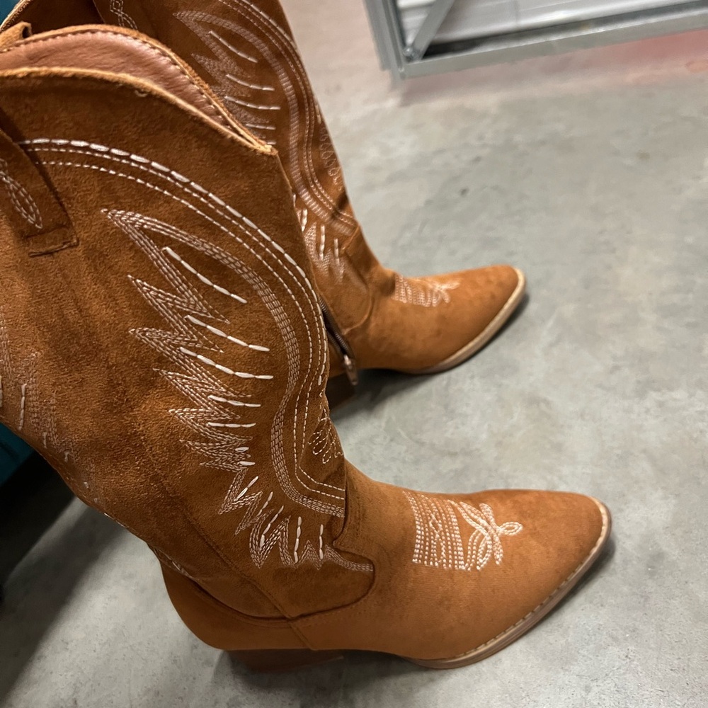 SOLD Women Western Cowgirl Embroidered Boots Size 6